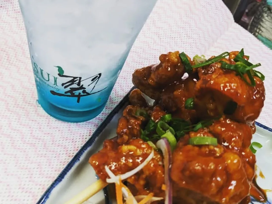 鶏の甘辛炒めとハイボール